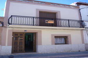 House for sale in Convento, Valdepeñas, Ciudad Real. 