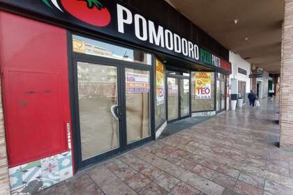 Geschäftslokal in Avenida 1º de Julio, Valdepeñas, Ciudad Real. 